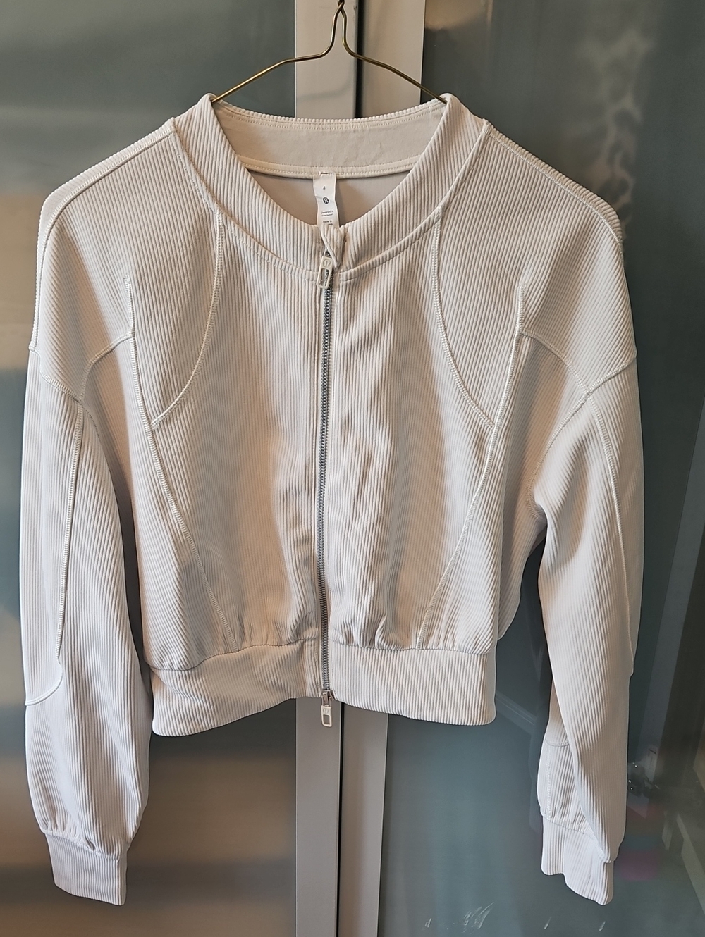 🍋Lululemon Cream Softstreme Cropped Jacket Size 4)